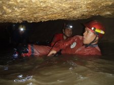 jiabong-extreme-caving-003.jpg