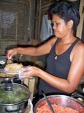 cook at the carinderia taylelongs-tay-tay-palawan-027
