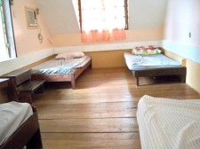 attic room shats-guesthouse-siargao-006