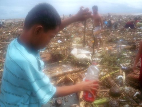 Sendong Dumaguete catching snakes